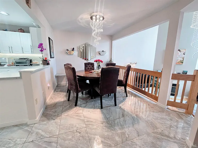 100 Chateau Ln #39 — Photo 7