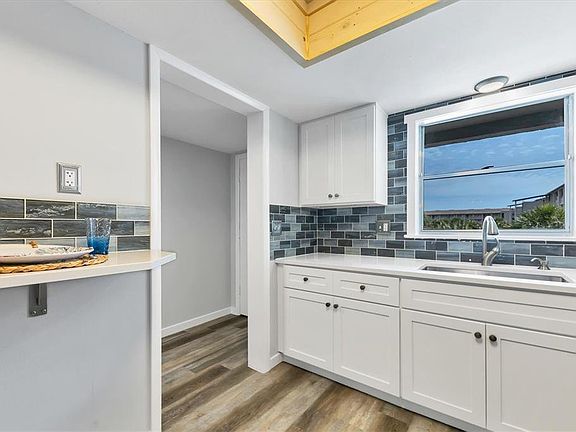 5th image of 3174 Lake Bayshore Dr #318