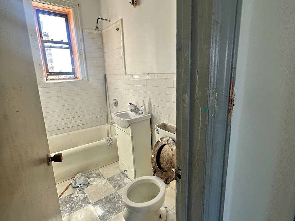 2nd image of 3507 Laconia Ave APT 4