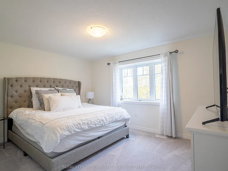 84 Barkerville Dr — Photo 14