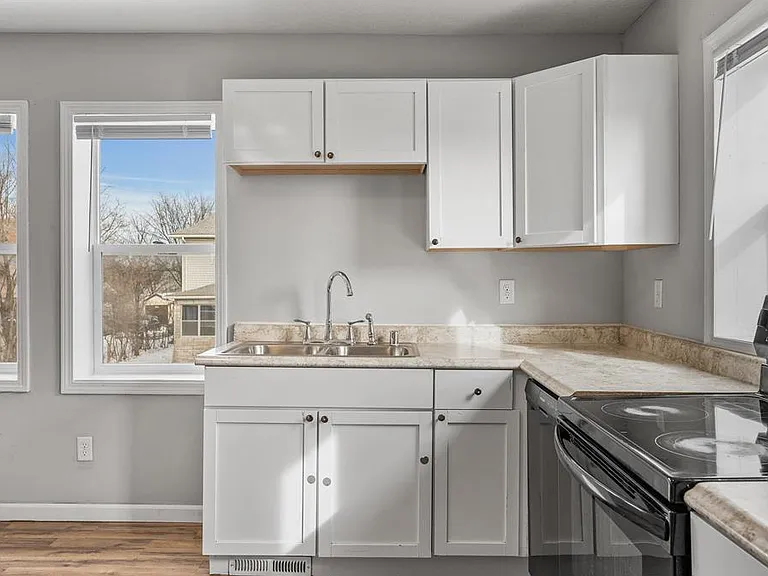 1051 Arkwright Street - 4 — Photo 5