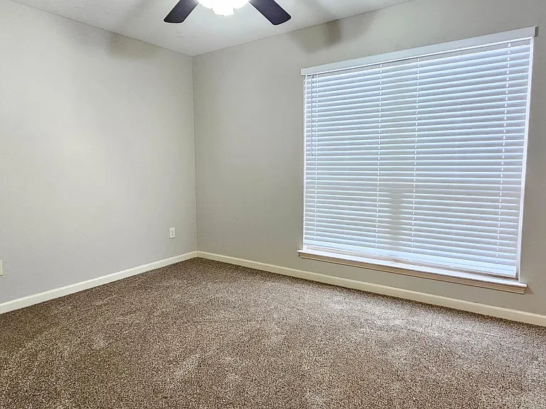 142 Weathering Dr — Photo 10