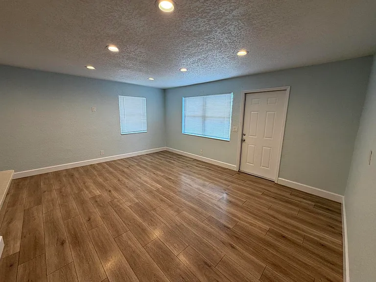 442 Winters St — Photo 10