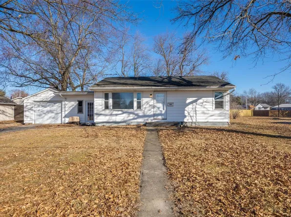 707 E 1st St N, Mount Olive, IL 62069