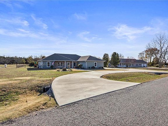 3rd image of 2114 Ironwood Dr