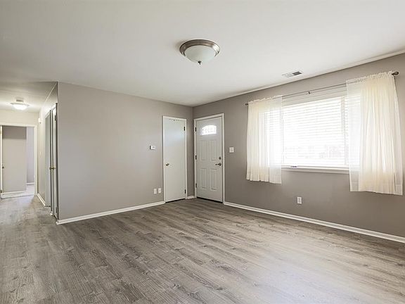 5th image of 919 Hartz Dr
