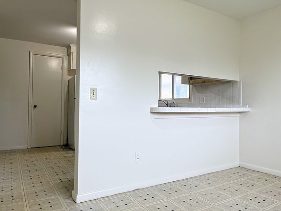 4th image of 2670 Sheridan Dr