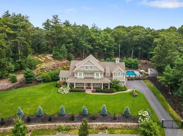 10 Keeney Pond Rd, Norfolk, MA 02056