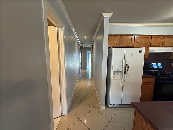 5th image of 2240 SW 25th St
