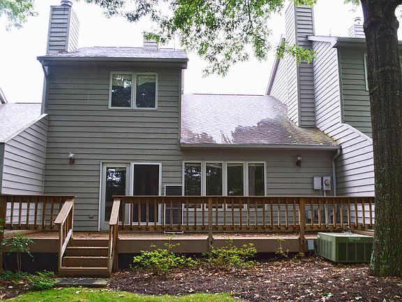 5th image of 204 Woods Edge Ct