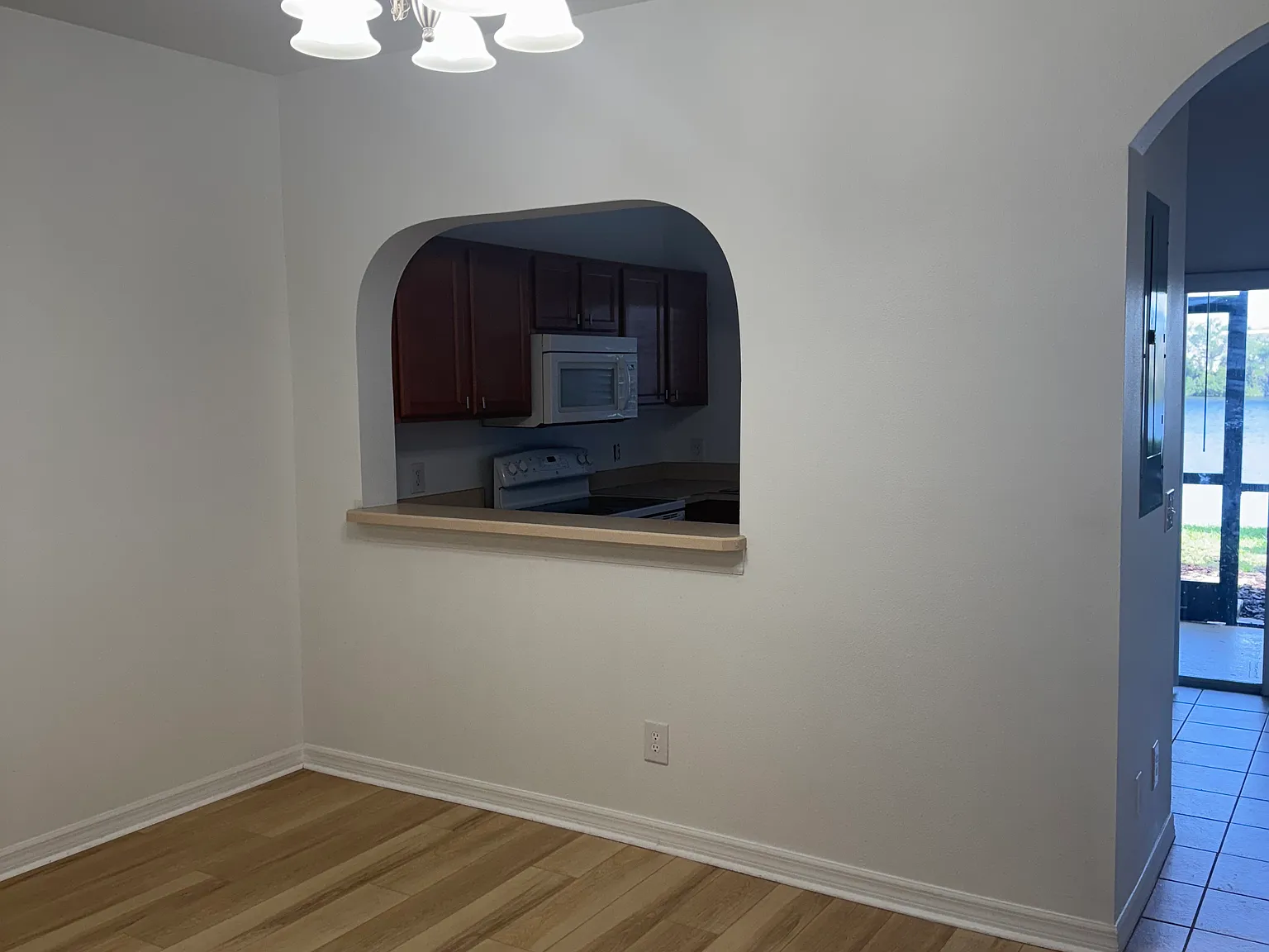 2 bed, 2.5 bath, 1429 sqft, $1,800 — Photo 3