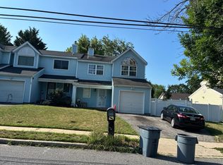 24 Smith St, Central Islip, NY 11722