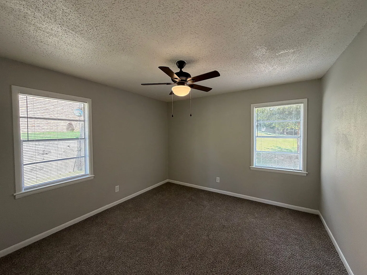 2738 W Skyline Cir — Photo 3