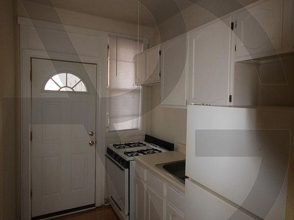 3rd image of 626 W Barry Ave APT 3N
