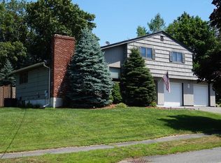 4 Hampshire Rd, Peabody, MA 01960