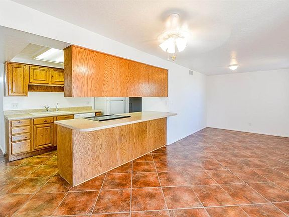 4th image of 2270 E Lorie Ln