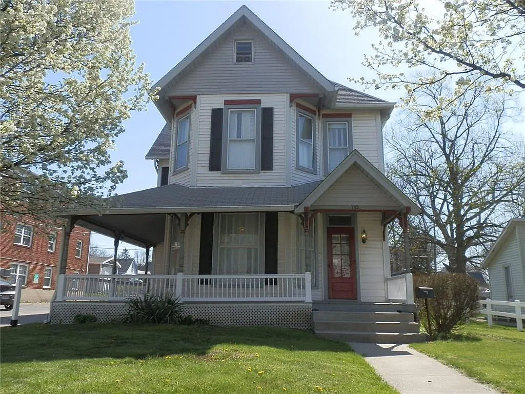702 S Washington St photo 1