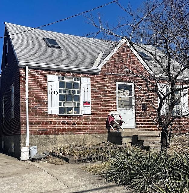 2nd image of 1010 Shepherd Ln