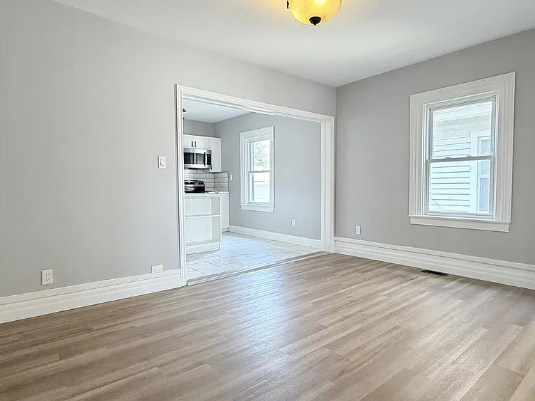 2177-2181 Howard Ave #2177 — Photo 8