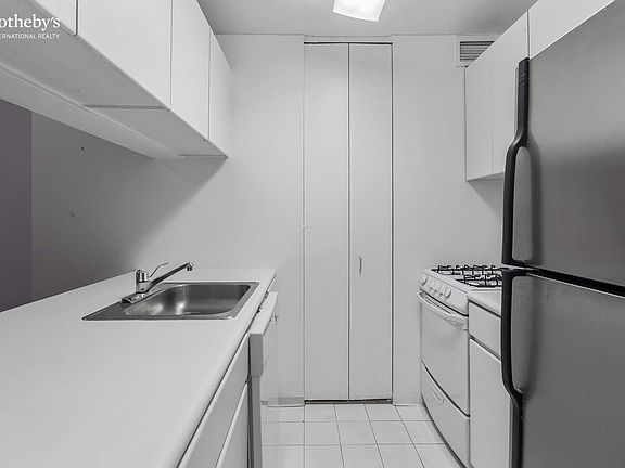 4th image of 300 Albany St APT 8C