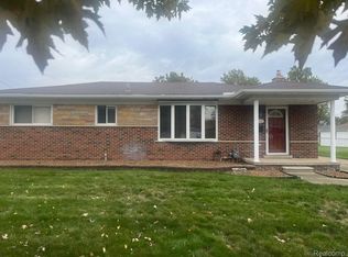 6654 Whitefield St, Dearborn Heights, MI 48127
