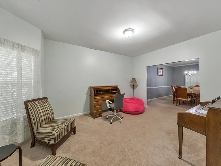 179 Holbrook Dr — Photo 26