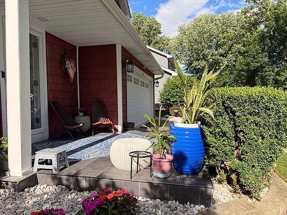 4th image of 579 Hempstead Ave