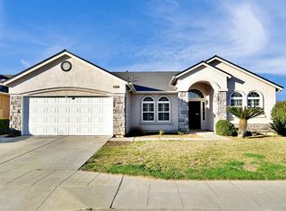 6588 E El Monte Way, Fresno, CA 93727