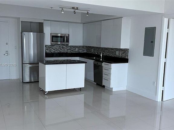 4th image of 92 SW 3rd St APT 3311