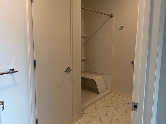 4th image of 304 Cedarhurst St #105