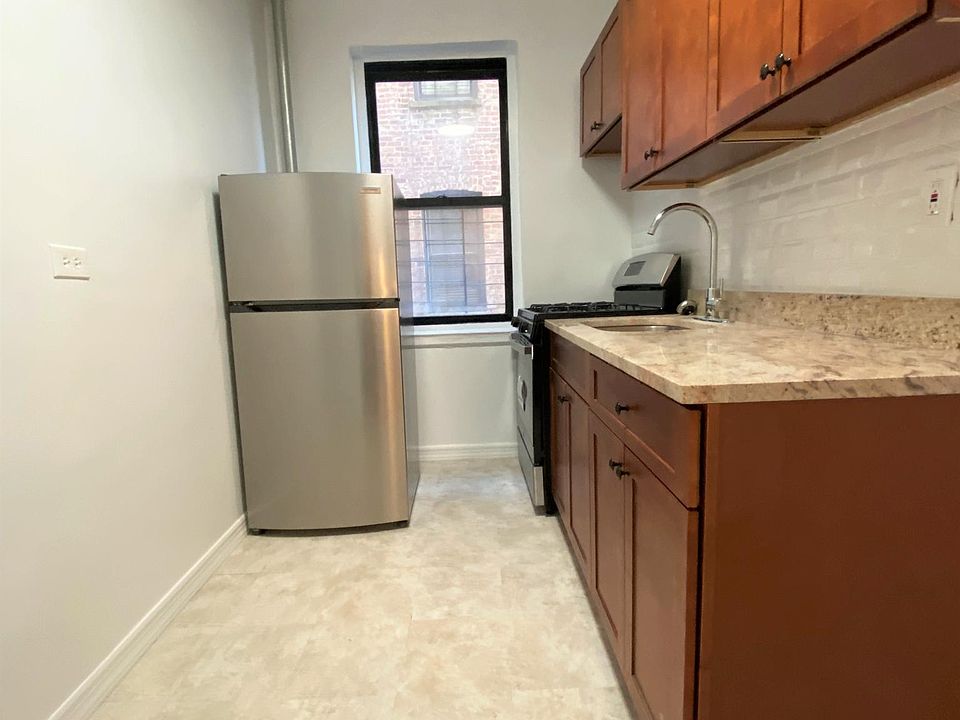 2nd image of 2257 University Ave