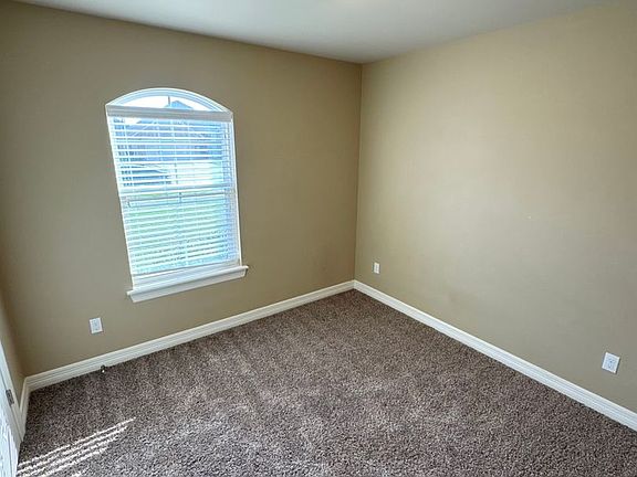 5th image of 1704 Avondale Ct