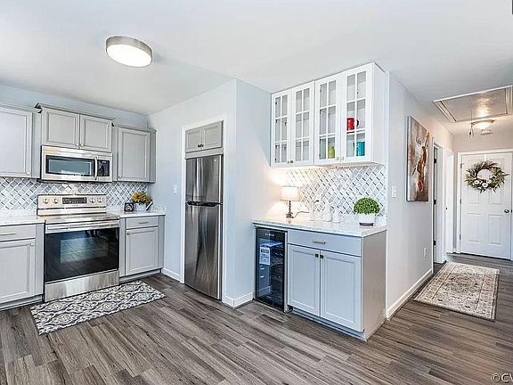 4th image of 243 N New Ave
