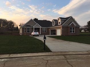 11826 Moose Ridge Dr, South Lyon, MI 48178