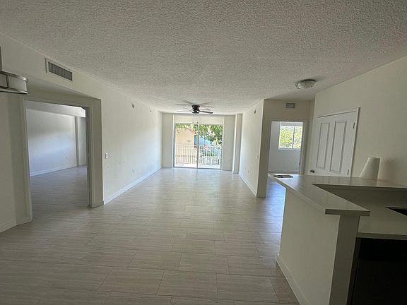 3rd image of 445 NE 39th St #205