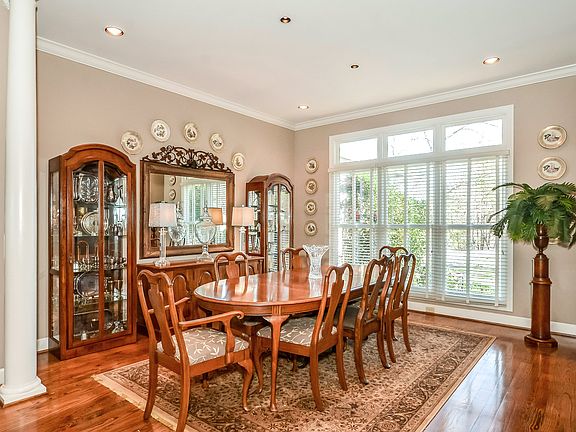 3rd image of 277 Magnolia Crst