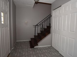 225 Northport Hills Dr, Florissant, MO 63033