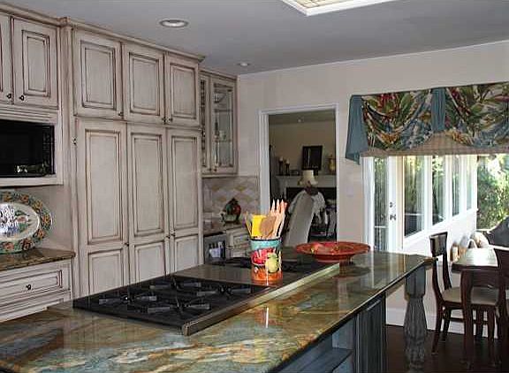 5th image of 5906 Bellevue Ave