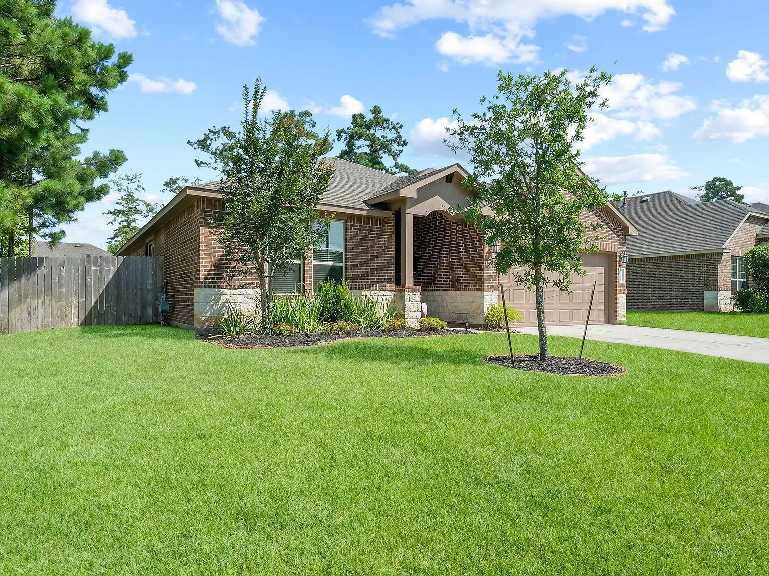 4 bed, 3.0 bath, 2557 sqft, $2,550 — Photo 2