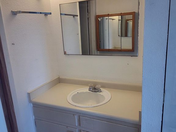 4th image of 1100 Alvarado Dr SE APT 302