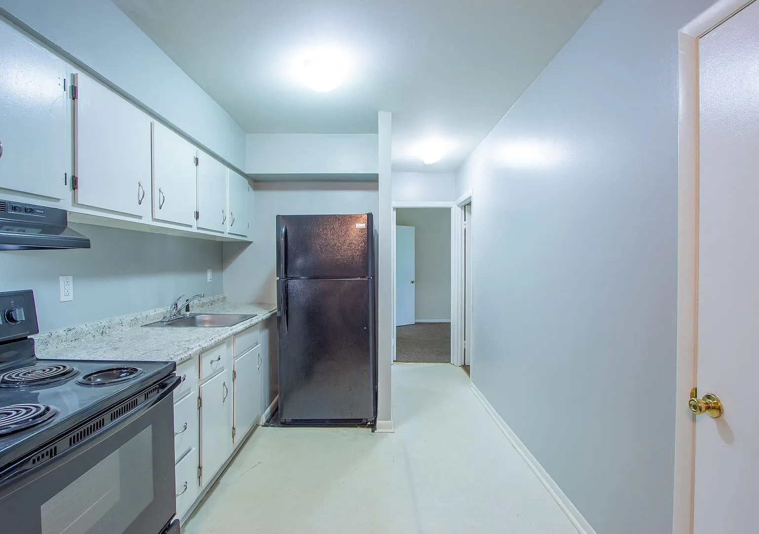 Crest Manor Apartments — Photo 3