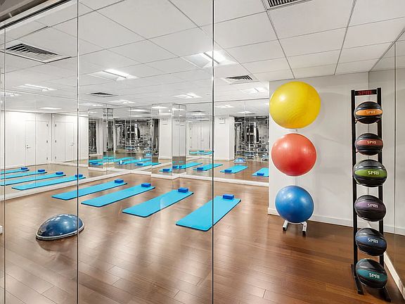 5th image of 88 Greenwich St #8