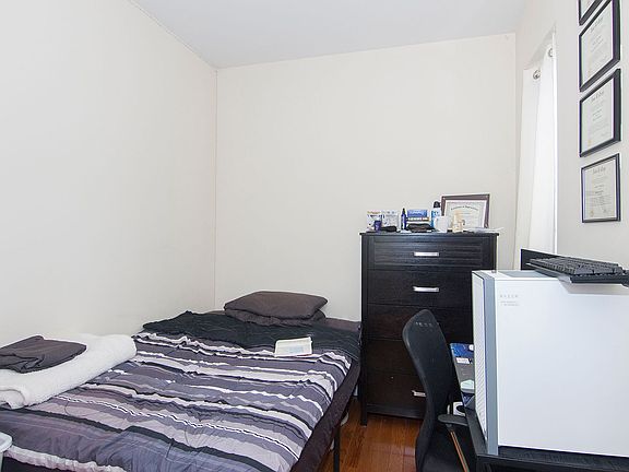 4th image of 23-12 31st St #4