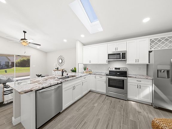 3rd image of 505 Oak Mont Pl
