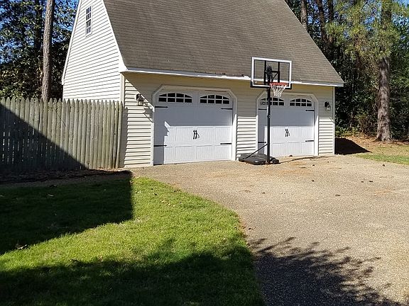 Detached 2 car garage / loft