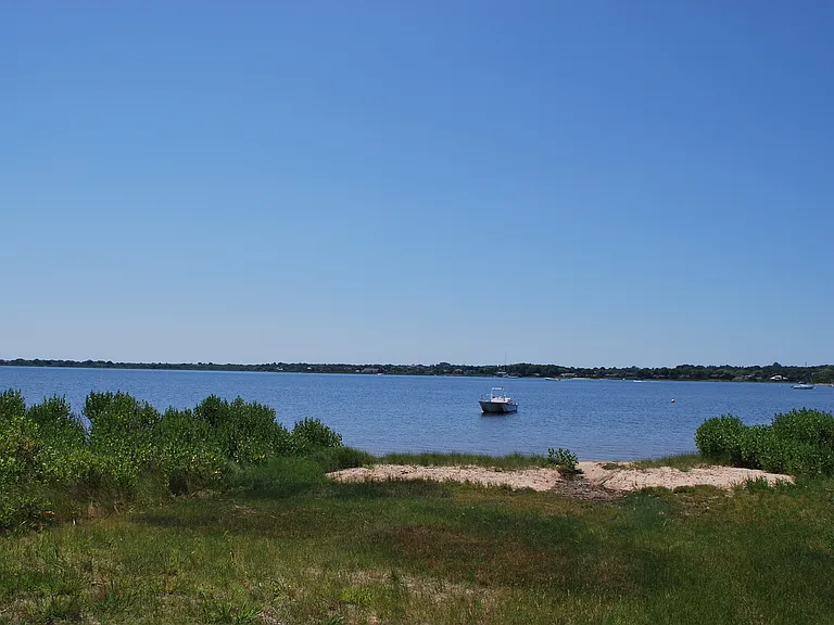 E Lake Dr — Photo 13