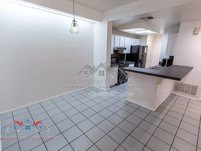 2035 S Elm St #110 — Photo 11