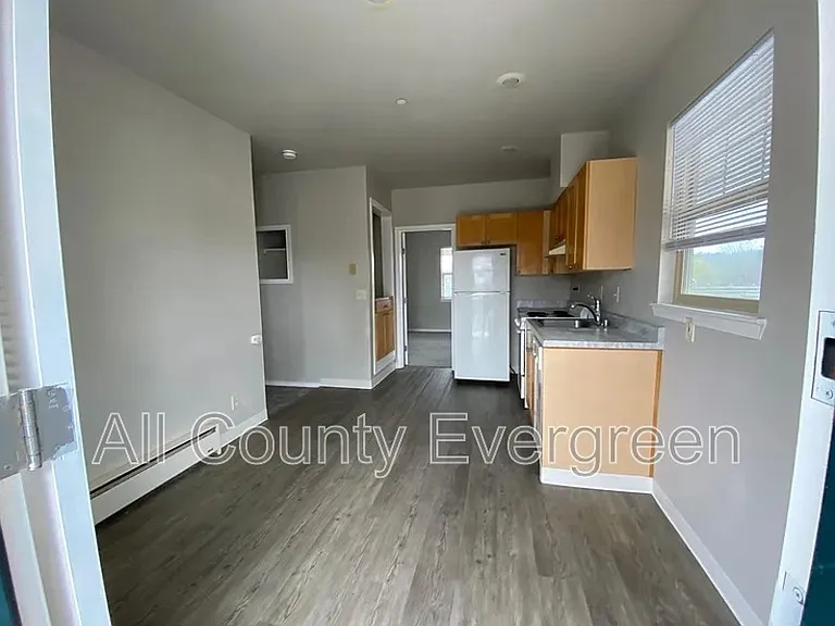 828 Broadway Ave #A — Photo 7
