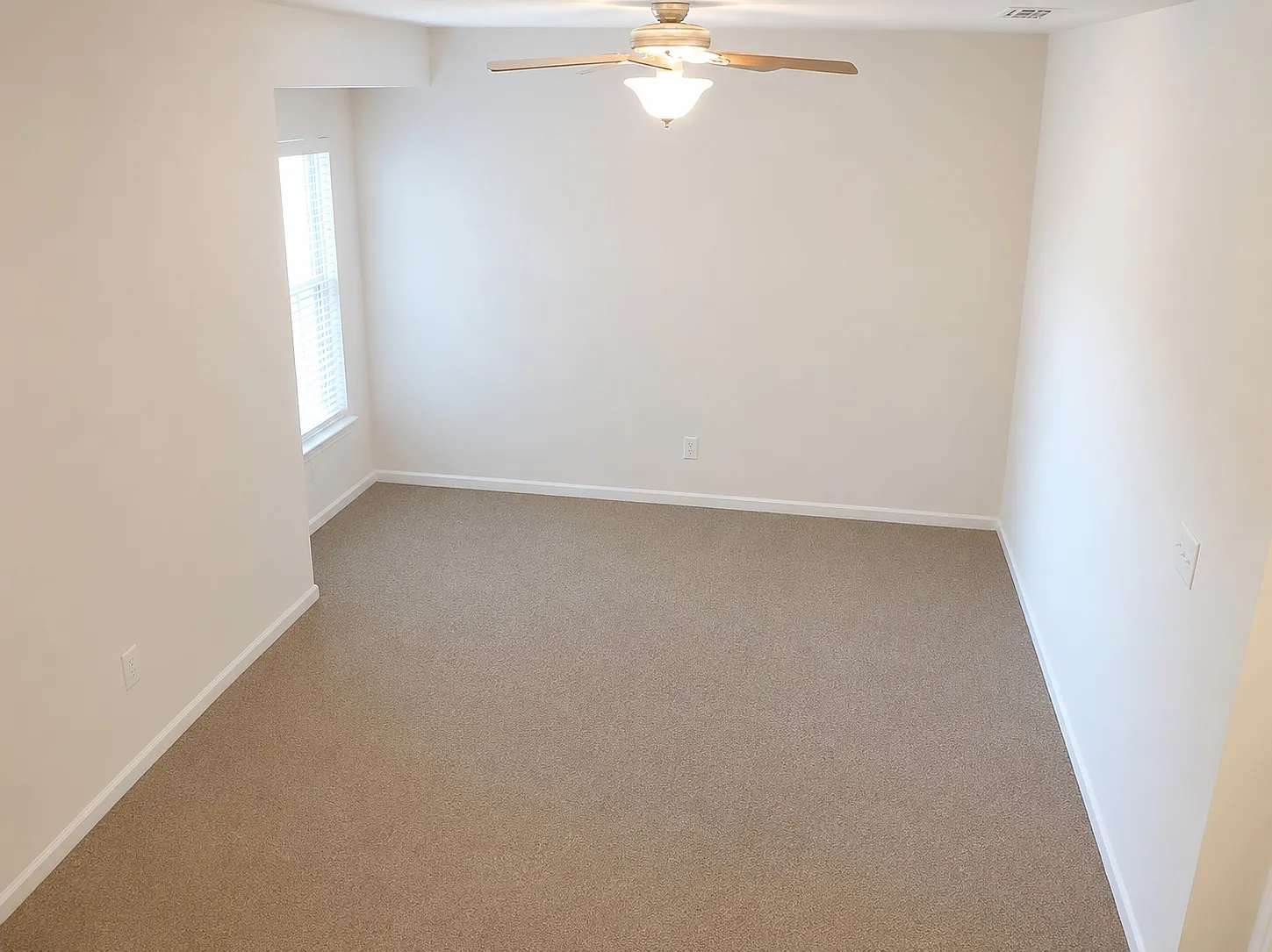 2 bed, 2.5 bath, 1420 sqft, $1,800 — Photo 4