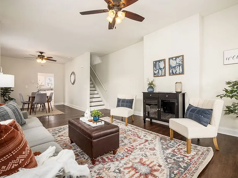 561 Kimball Pl — Photo 2